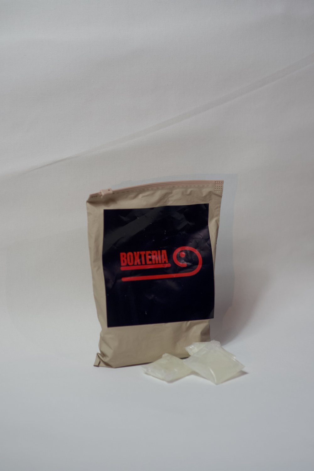 BOXTERIA pouch bag with two sachets