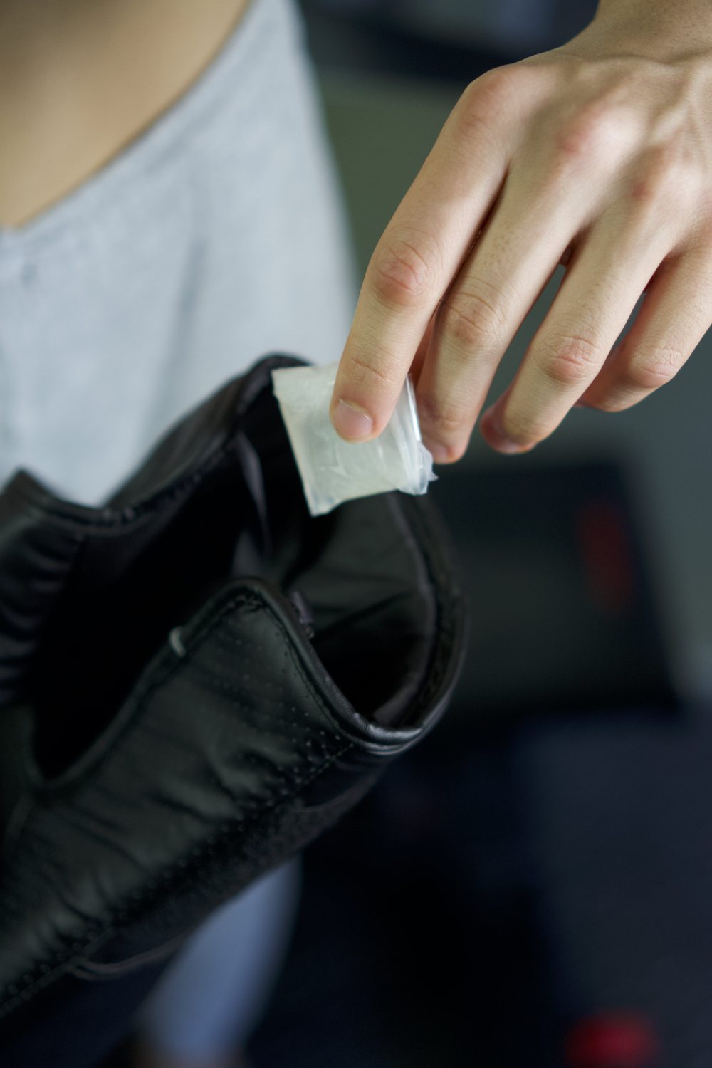 Dropping a sachet into a boxing glove